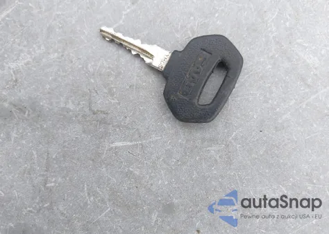 1992 Saab 900 z USA, uszkodzony, nr VIN YS3AL35L2N2015376